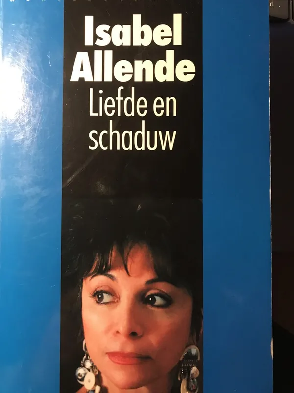 Liefde en schaduw - Allende Flitsaanbieding