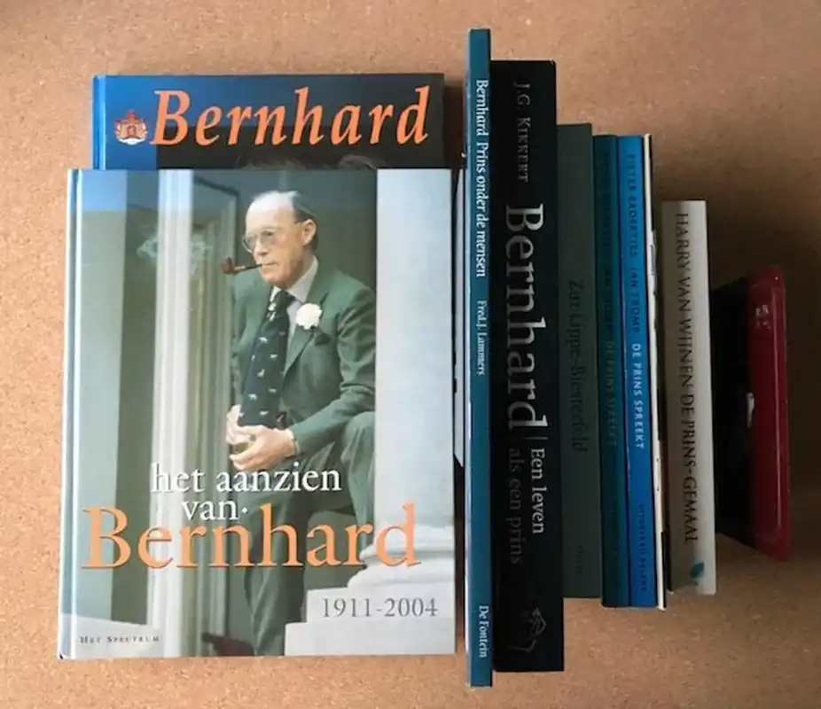 9 boeken over Prins Bernhard - 8 titels 'Meer info' voor de titels - Diverse auteurs Dagaanbieding