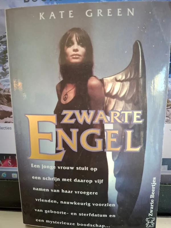 Zwarte engel - Kate. Green Merkproduct